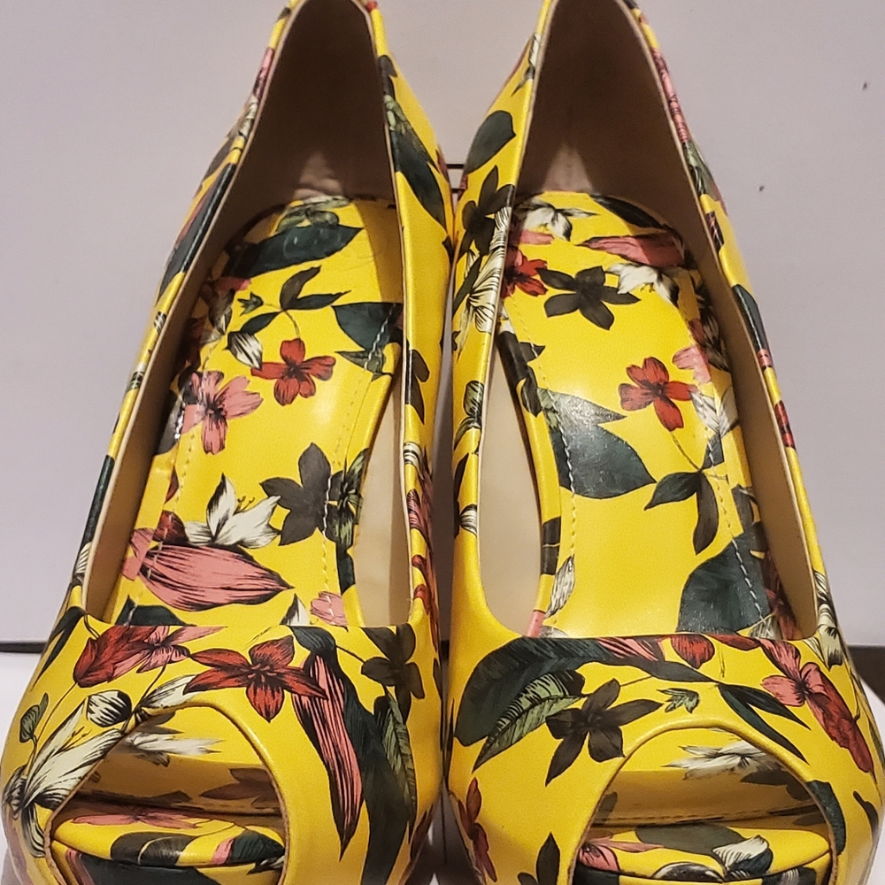 GUESS Floral Pumps Womens Size 10